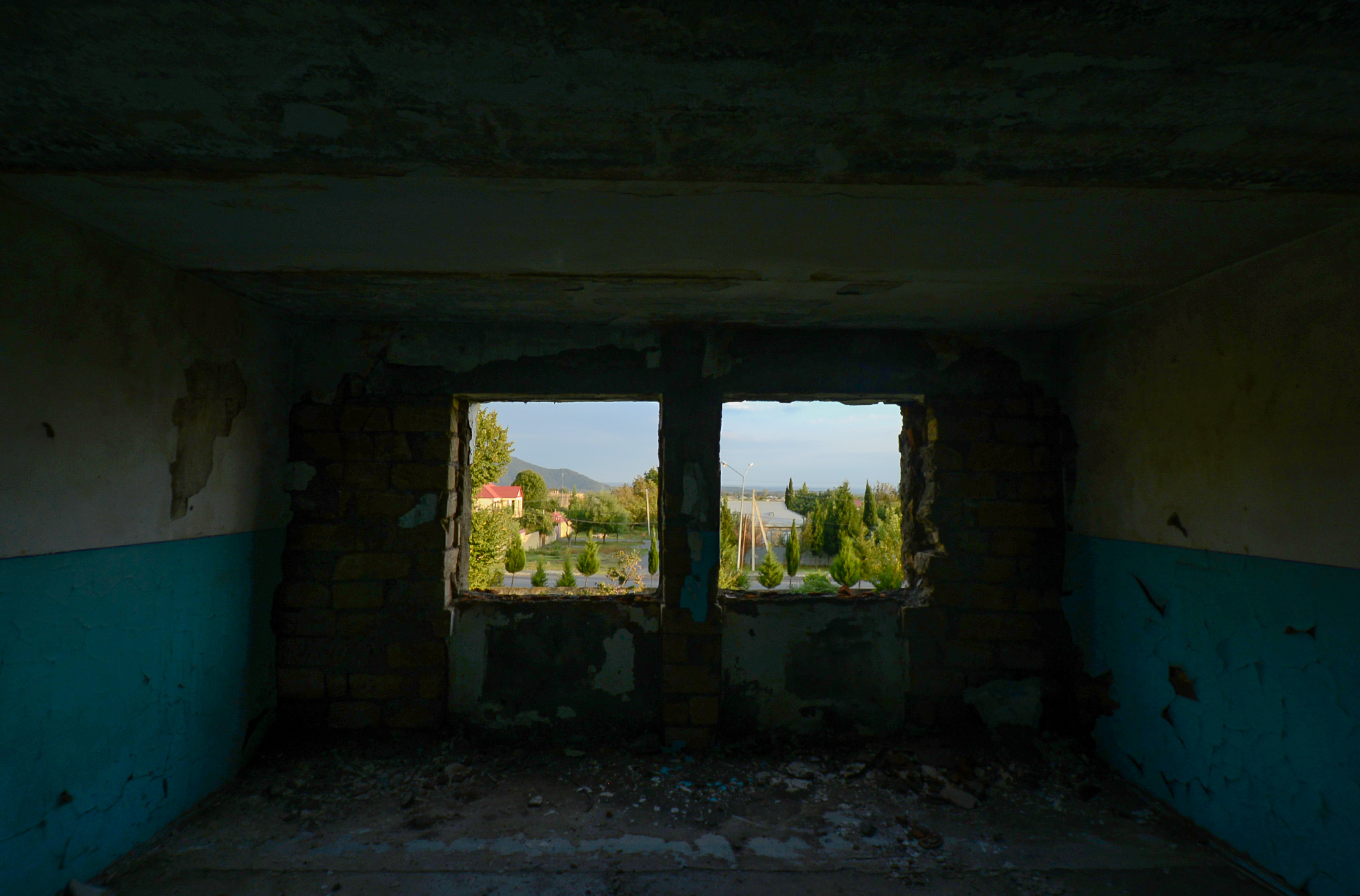 Tərk edilmiş xəstəxana binası