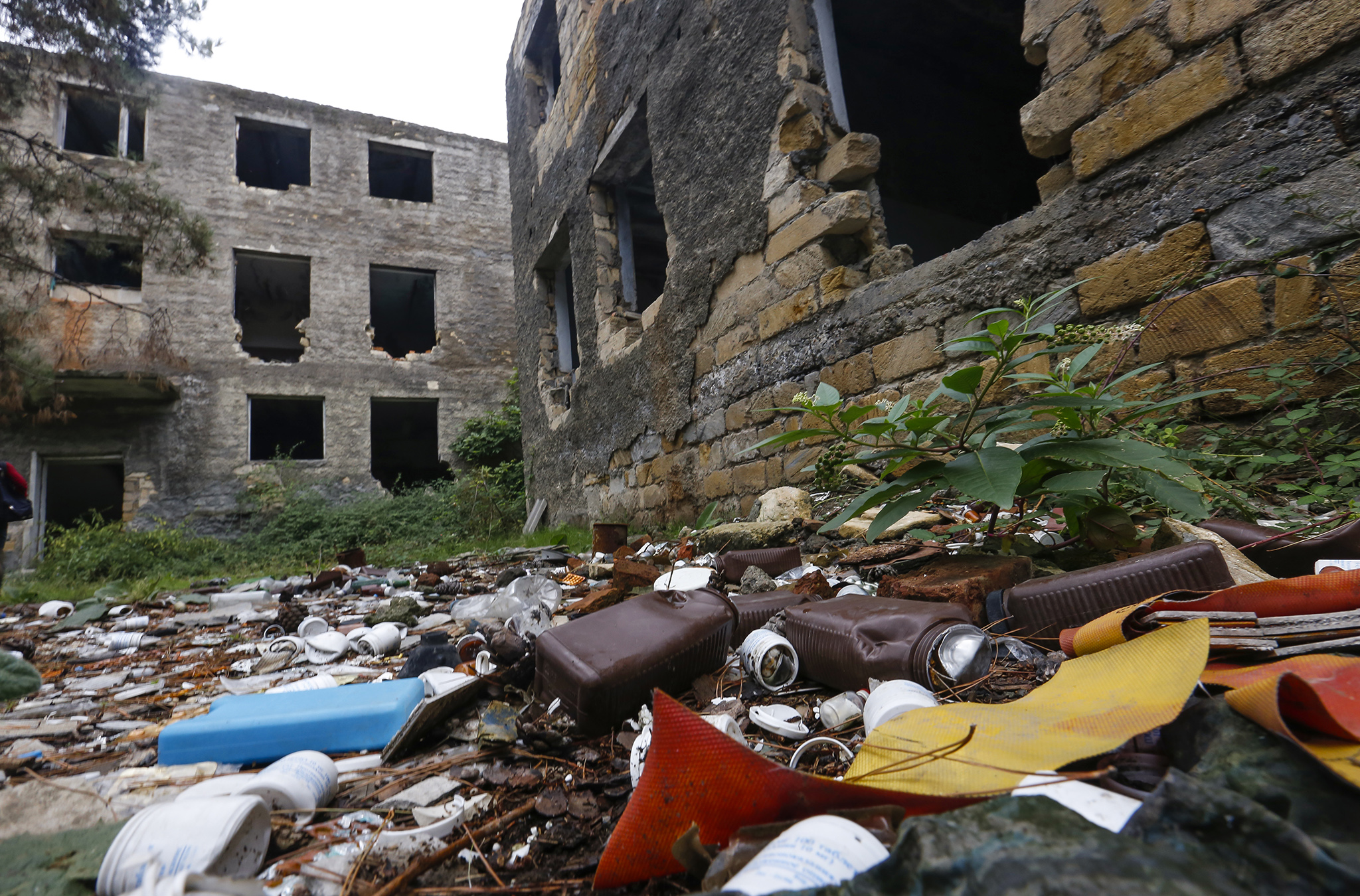 Tərk edilmiş xəstəxana binası