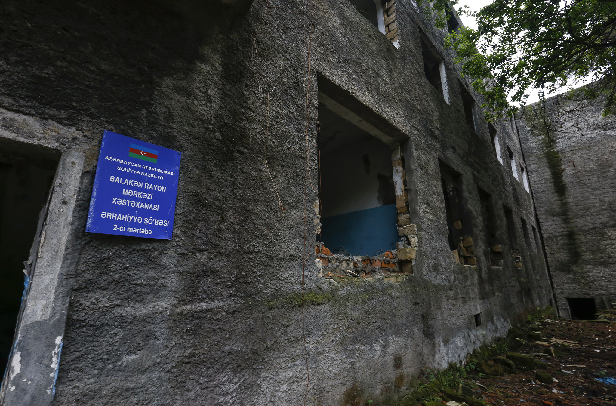 Tərk edilmiş xəstəxana binası