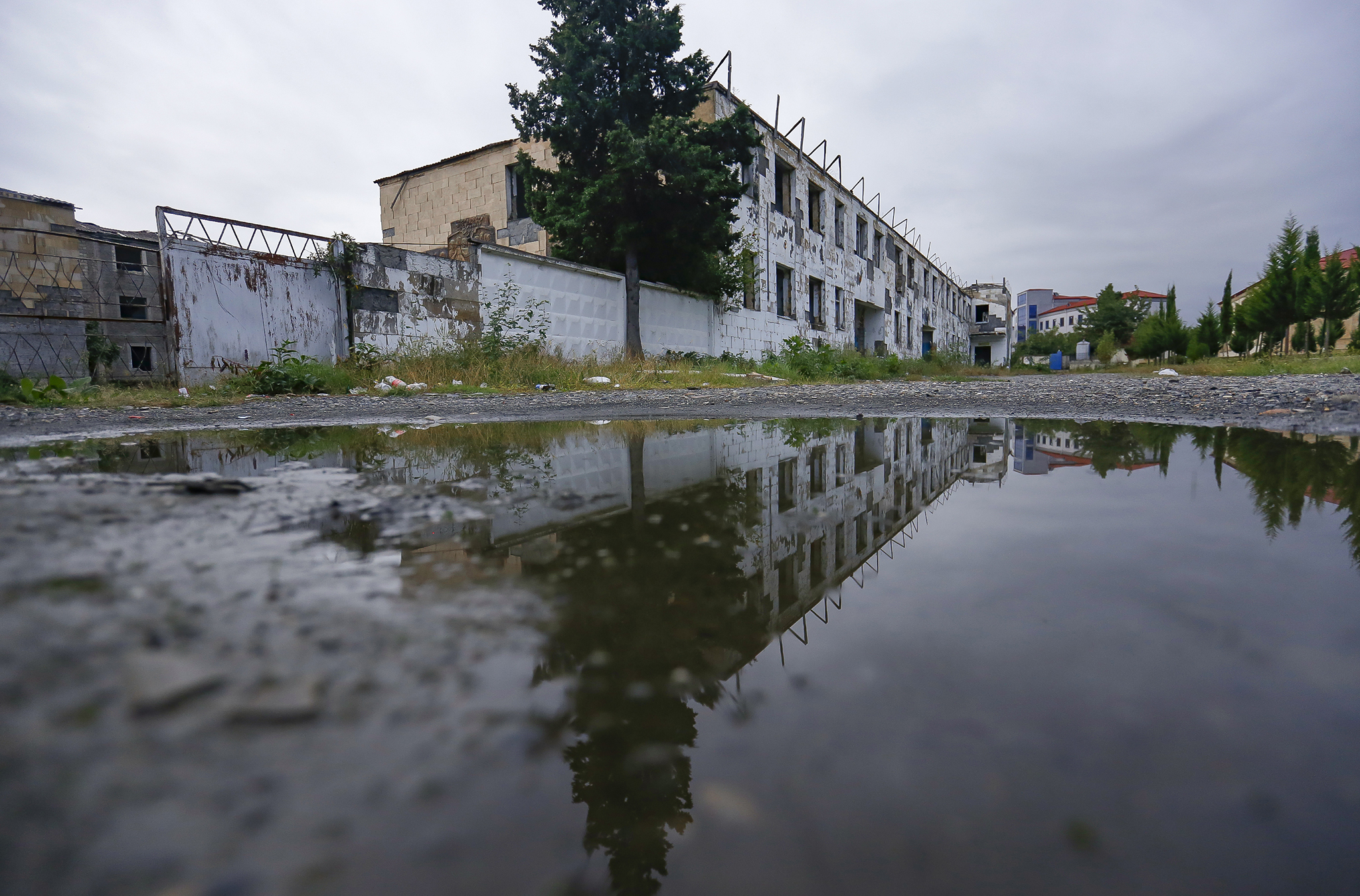 Tərk edilmiş xəstəxana binası