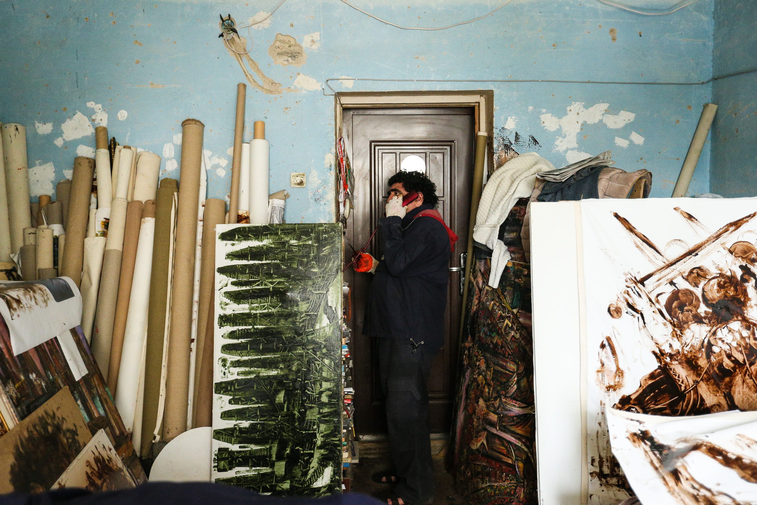 “The more I paint, the more my workshop becomes a bit too cozy…”