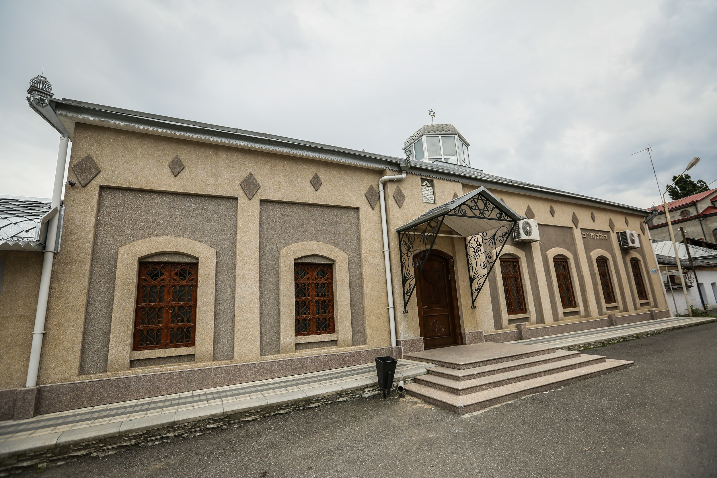 The synagogue was built in the 1880s. During Soviet times, this was the only functioning synagogue in town