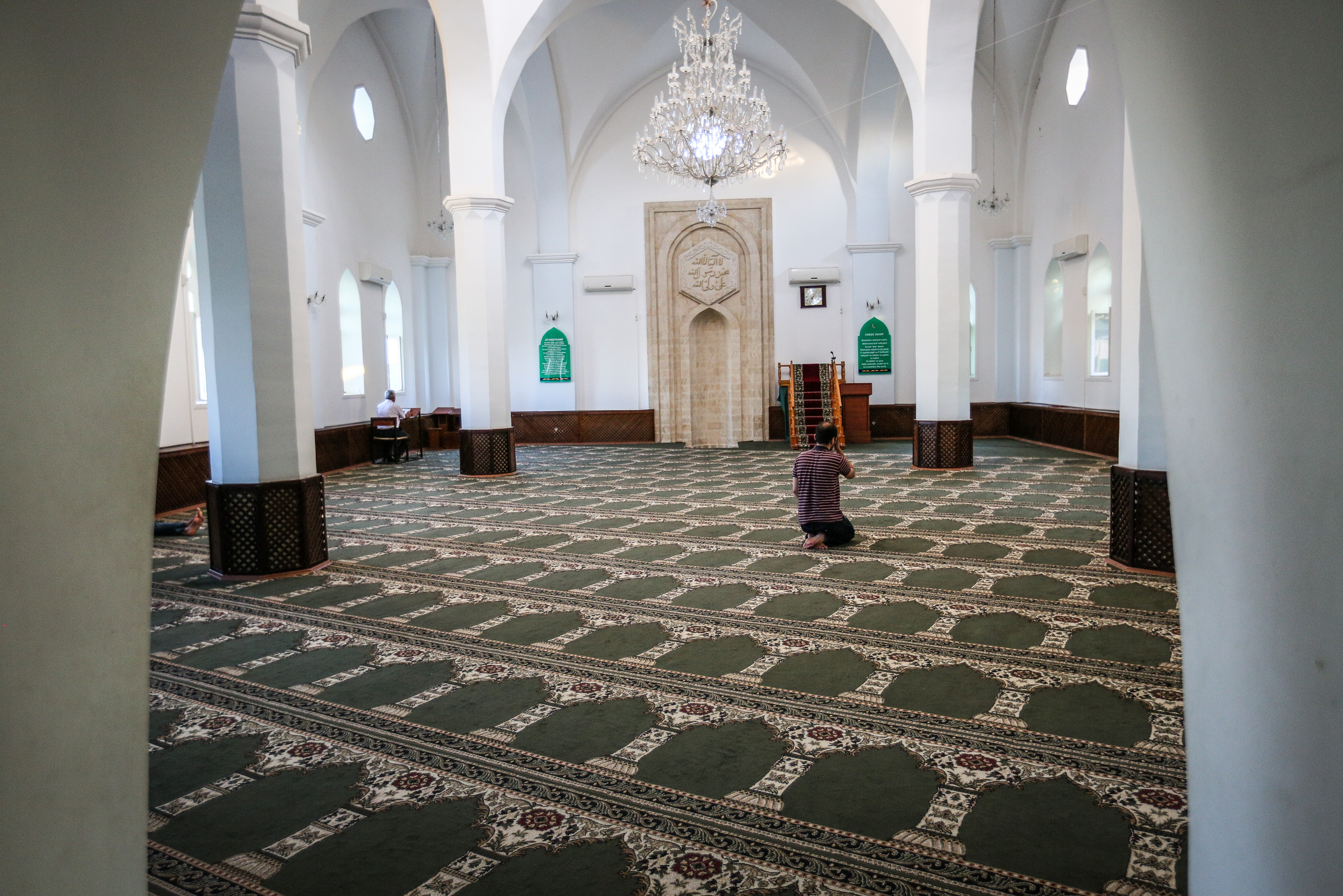 There is a mosque located next to the pilgrimage site where pilgrims can pray