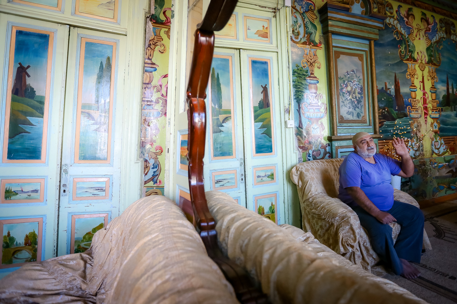 Üzeyir dayı deyir ki, rəsmlər yağlı boya ilə çəkildiyindən bu cür keyfiyyətli olub