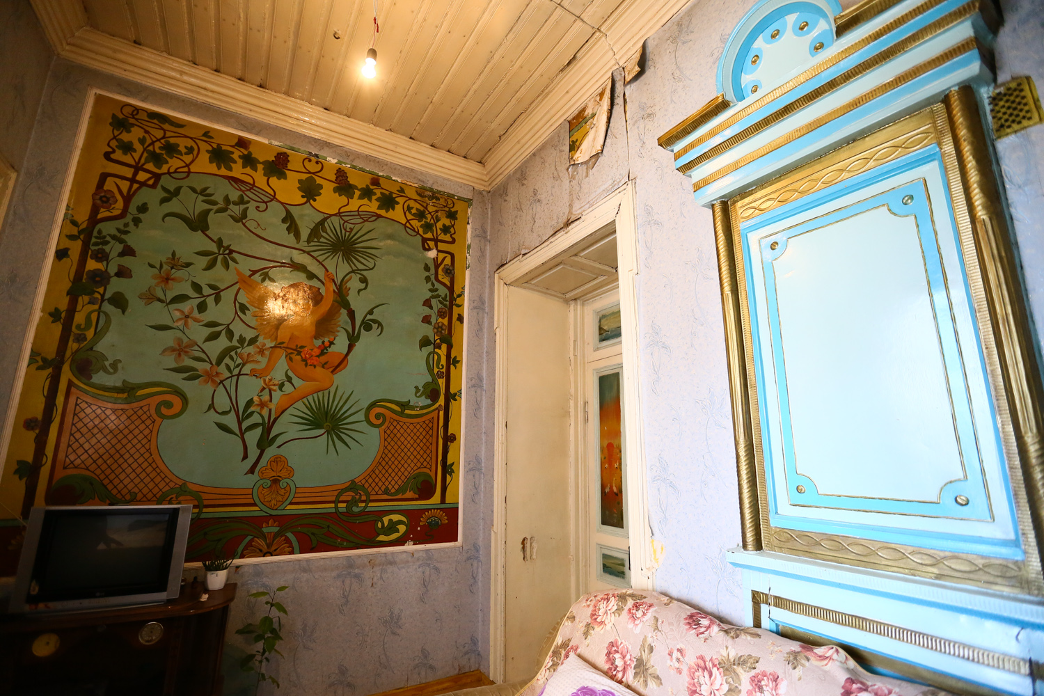 Üzeyir dayı deyir, rəsmlər elə zövqlə çəkilib ki, onlara baxdıqda insan sakitləşir