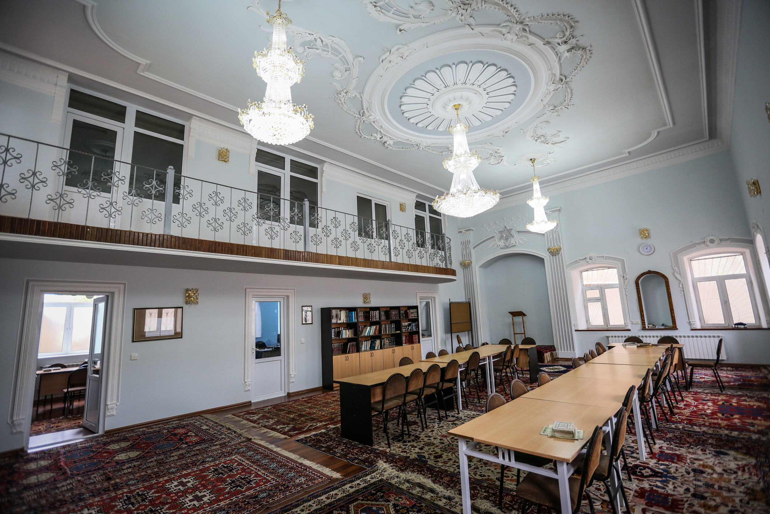 View of the school from the inside. Here, everyone can come to learn Hebrew and read religious literature.