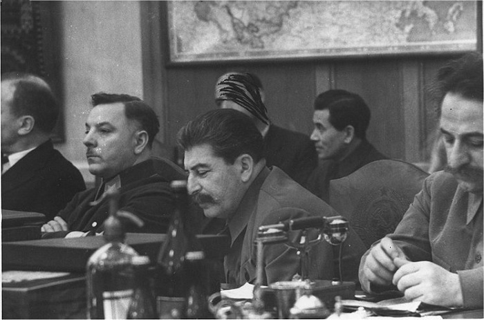 Voroşilov, Stalin və Orconikidze