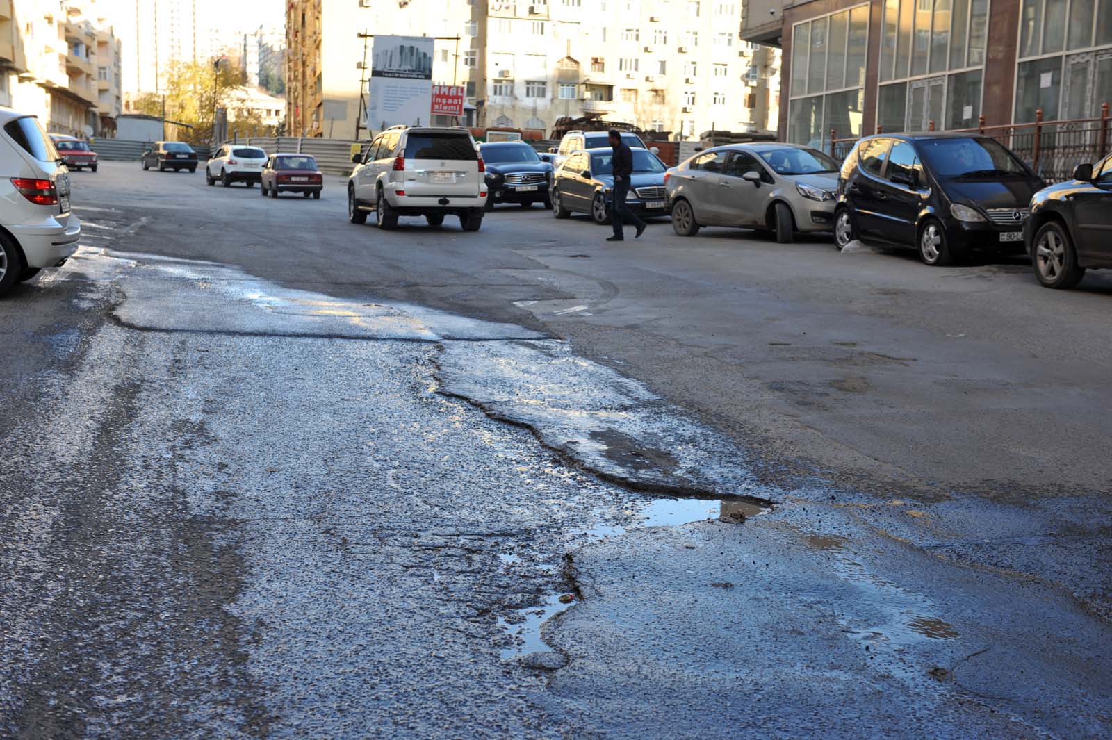 Xətai rayonu, Həzi Aslanov metrosunun yaxınlığındakı əsas yollardan biri