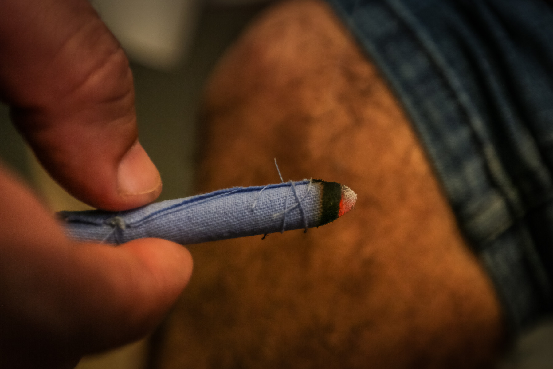 Yandırılmış kətan,  baş, boyun, alın, bel, sinə, topuqlara vurulur