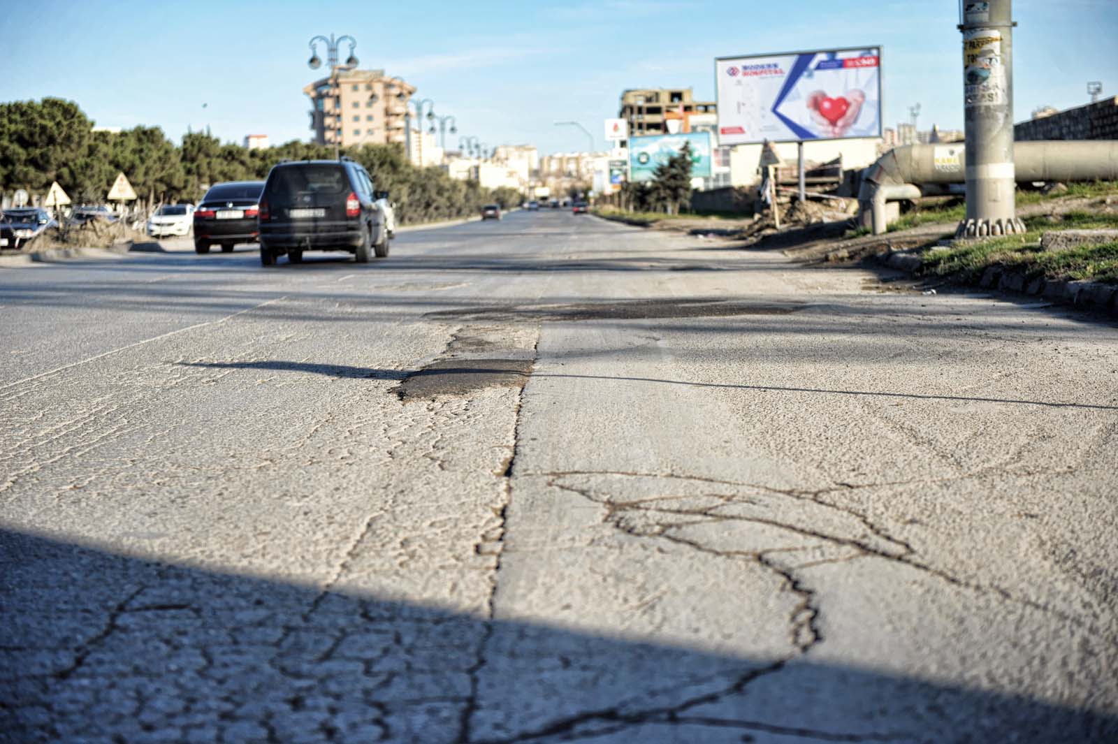 Yollar yamaqlarla doludur, həm də çöküm
