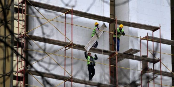 Здание Президентуры было разрушено во время протестов в апреле 2009 года
