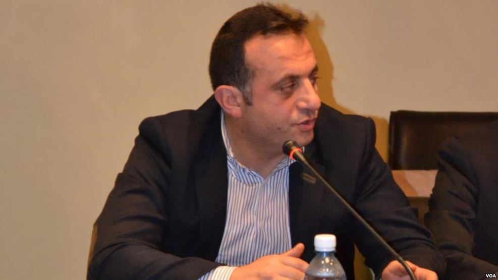 Zöhrab İsmayıl foto sosial şəbəkə