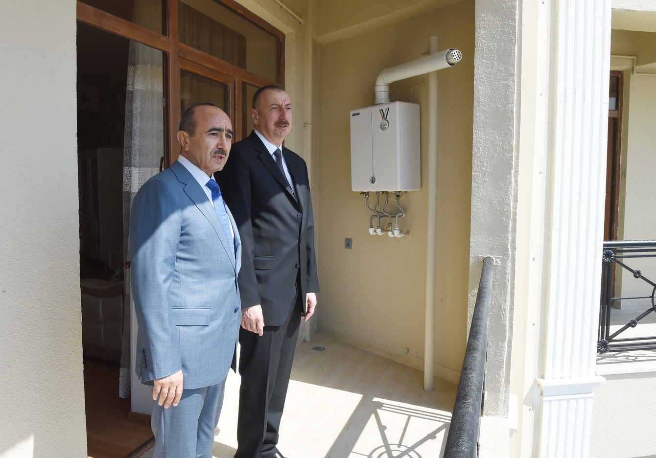 Prezident İlham Əliyev və onun ictimai-siyasi məsələlər üzrə köməkçisi Əli Həsənov
