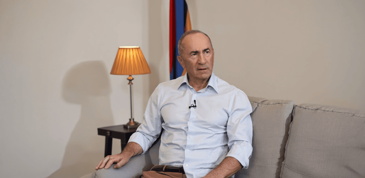 Mənbə: Robert Koçaryanın rəsmi veb səhifəsi