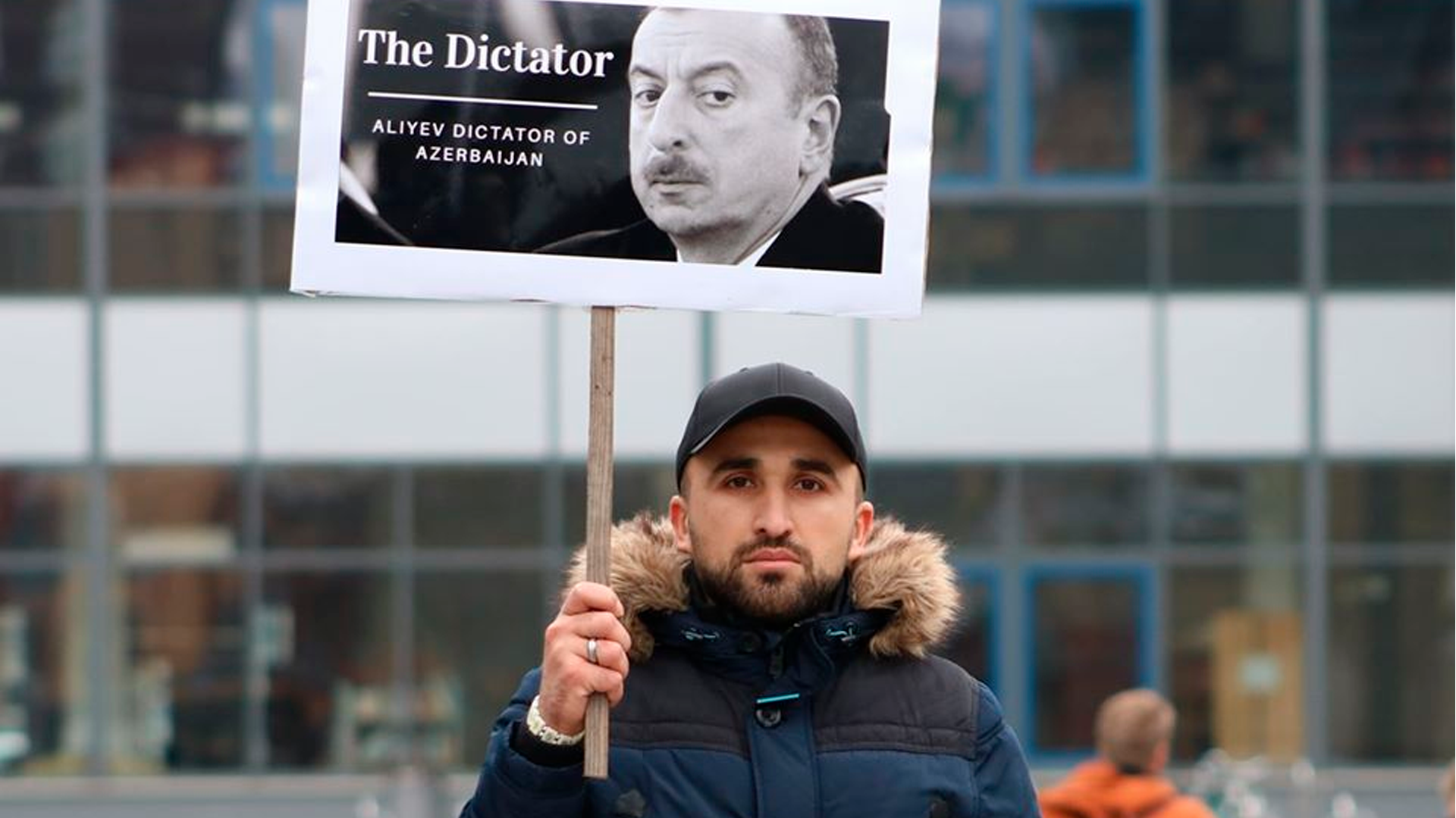 “Korrupsiyaya “yox” de” səhifəsinin admini Elmir Şirəliyev