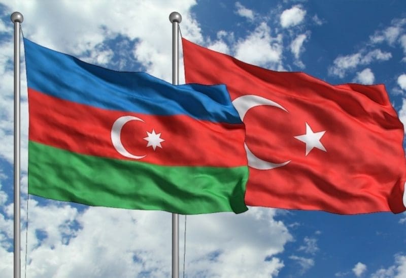 Azərbaycan və Türkiyə bayraqları