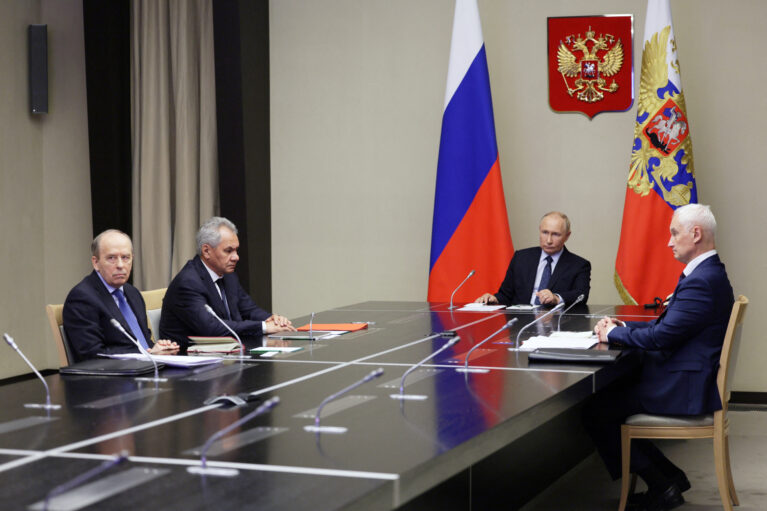 Putin ordu rəhbərliyini topladı, foto: Reuters