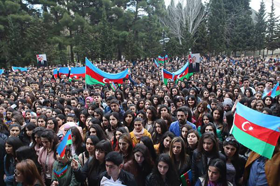 Митинг в поддержку азербайджанской армии в Баку. Апрель 2016