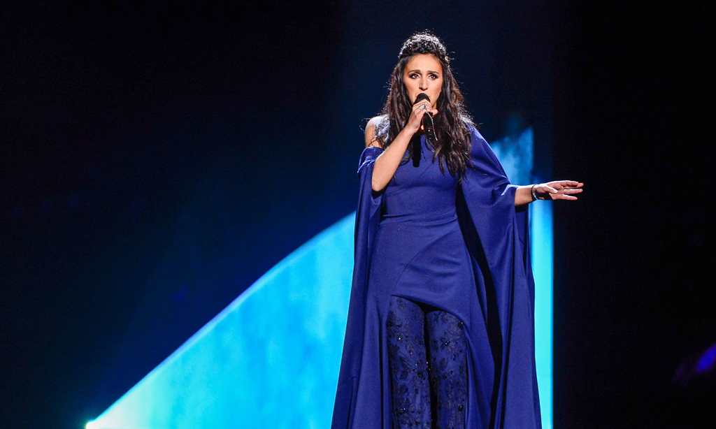 Джамала в финале Eurovision 2016 в Стокгольме с песней "1944"