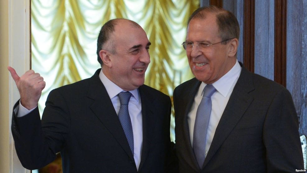Главы МИД России и Азербайджана Сергей Лавров (справа) и Эльмар Мамедъяров (архив)