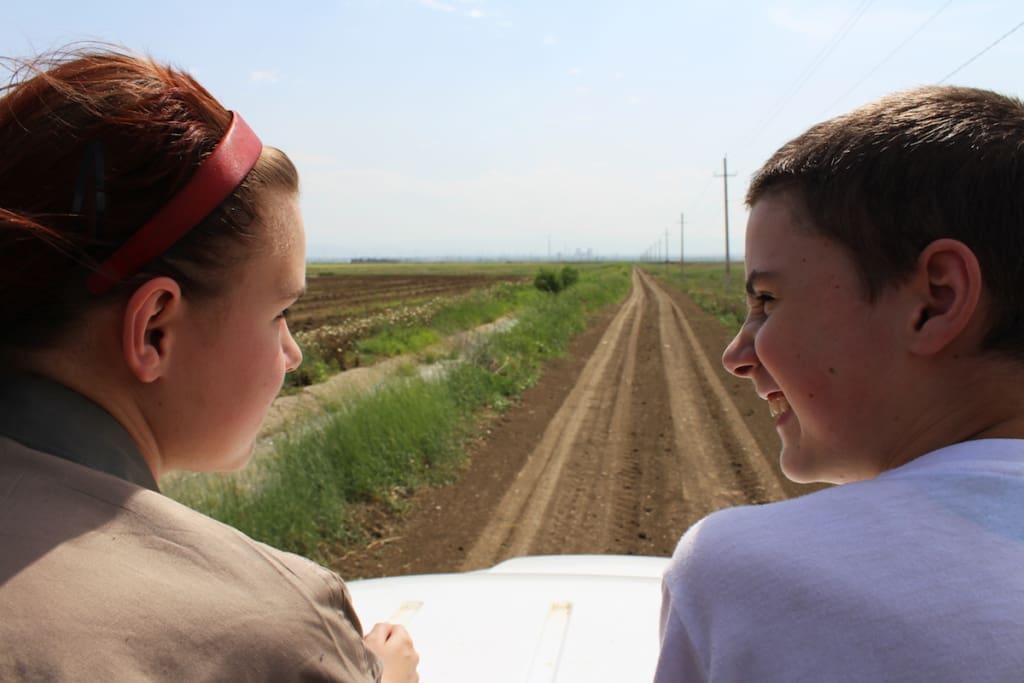 15-летняя Марник и 13-летний Игнис довольны новой родиной. Фото: Давид Пипиа, JAMnews