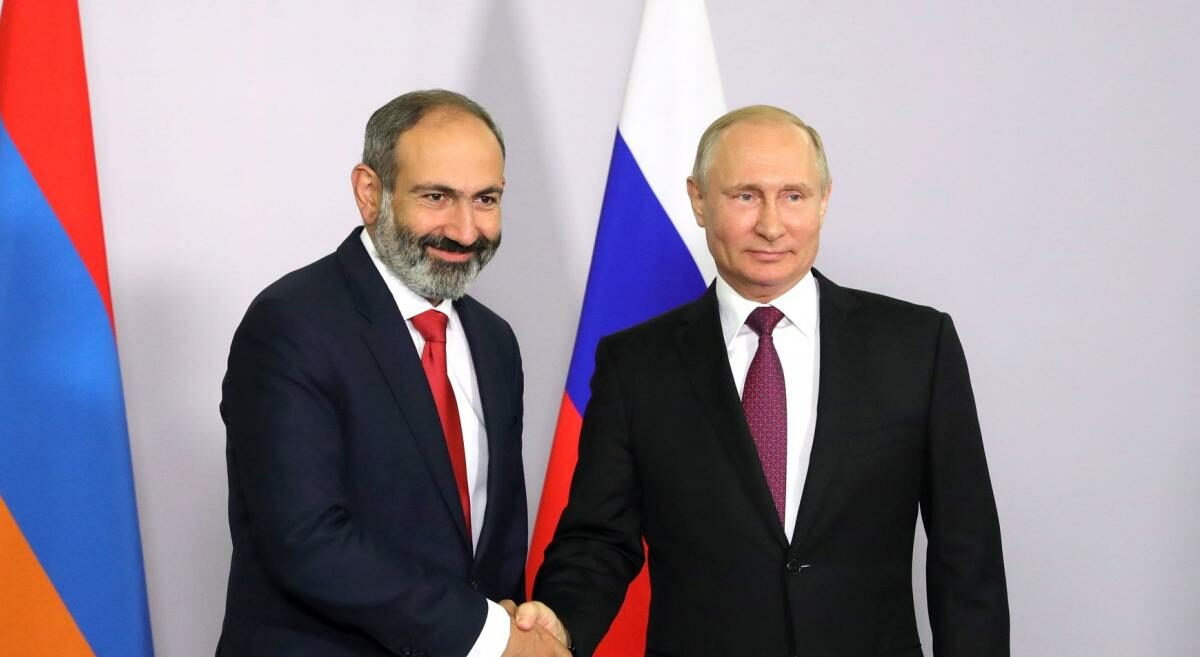 Paşinyan və Putin