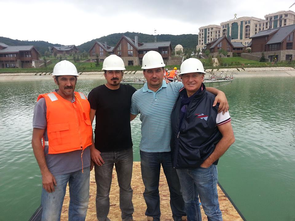 Türkiyəli iş adama Ali Yeter Quba Rixos hoteldə fəhlələrlə birgə
