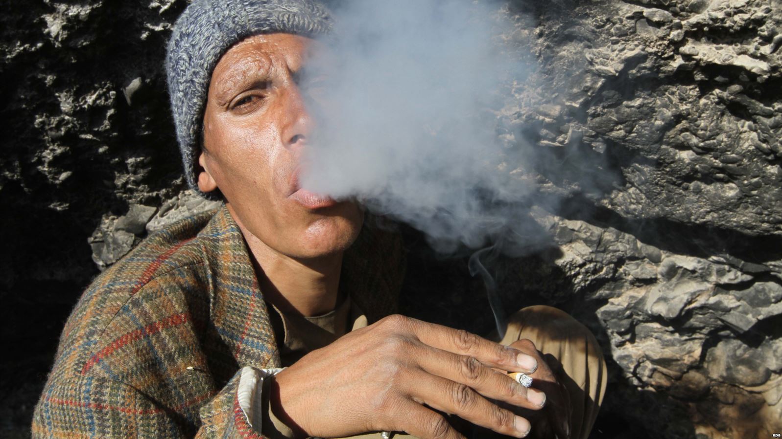 Azerbaijani data indicates that the country's official number of drug addicts has more than doubled since 2000. (file photo)