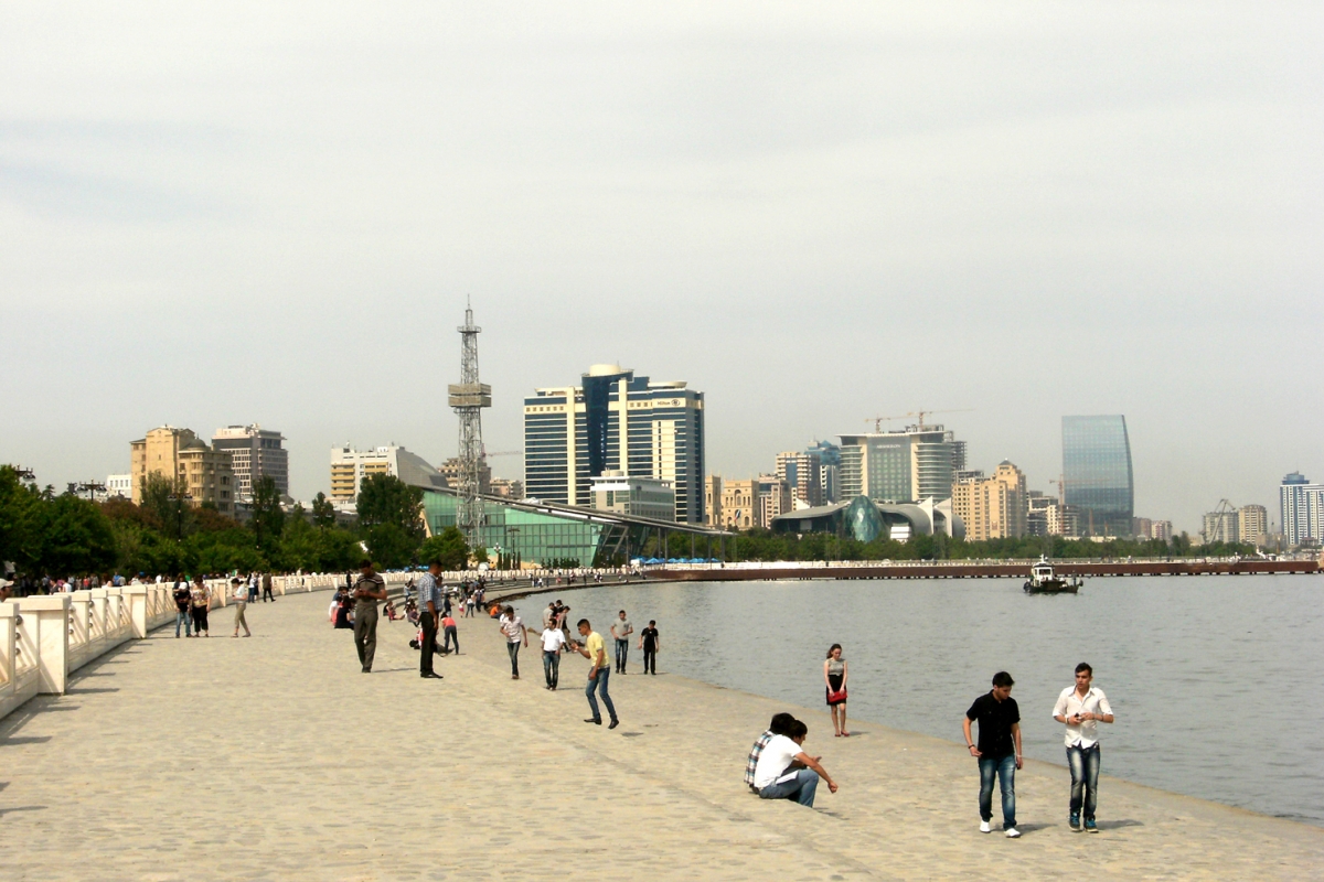 Baku Seaside Boulevard. (Khortan/CC BY-SA 3.0 via Wikimedia Commons)