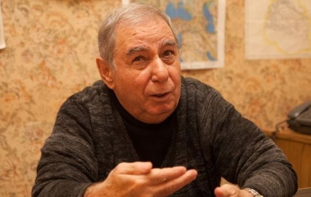 Писатель Акрам Айлисли