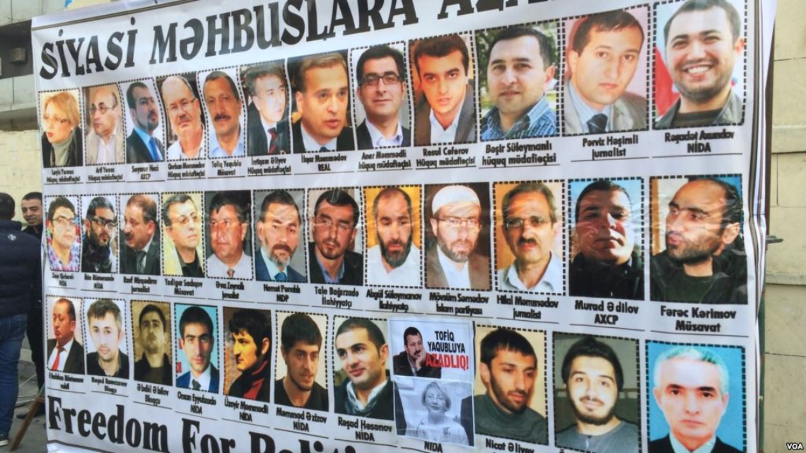 A poster saying ‘Freedom to political prisoners’ (Voice of America)