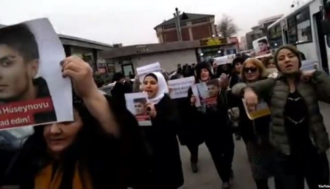 Фото: Акция в защиту Мехмана Гусейнова