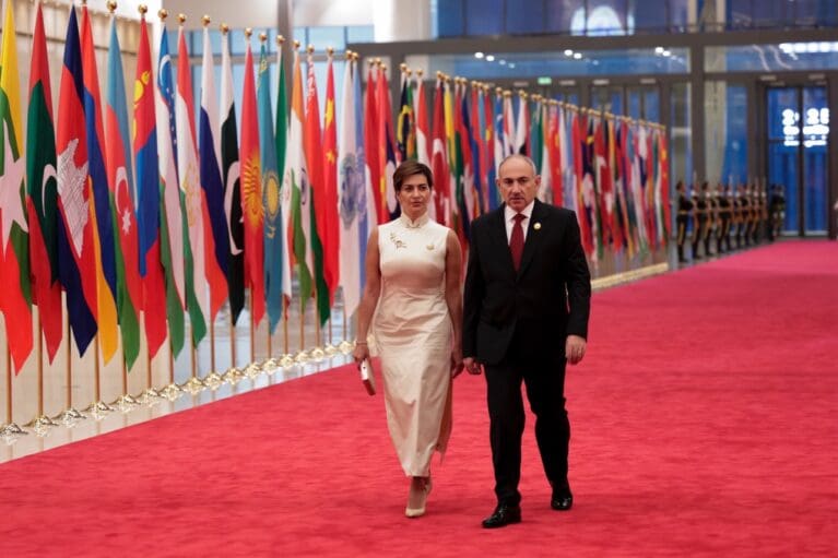 Akopyan və Paşinyan, foto: rəsmi səhifə