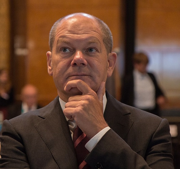 Olaf Şoltz (Scholz)
