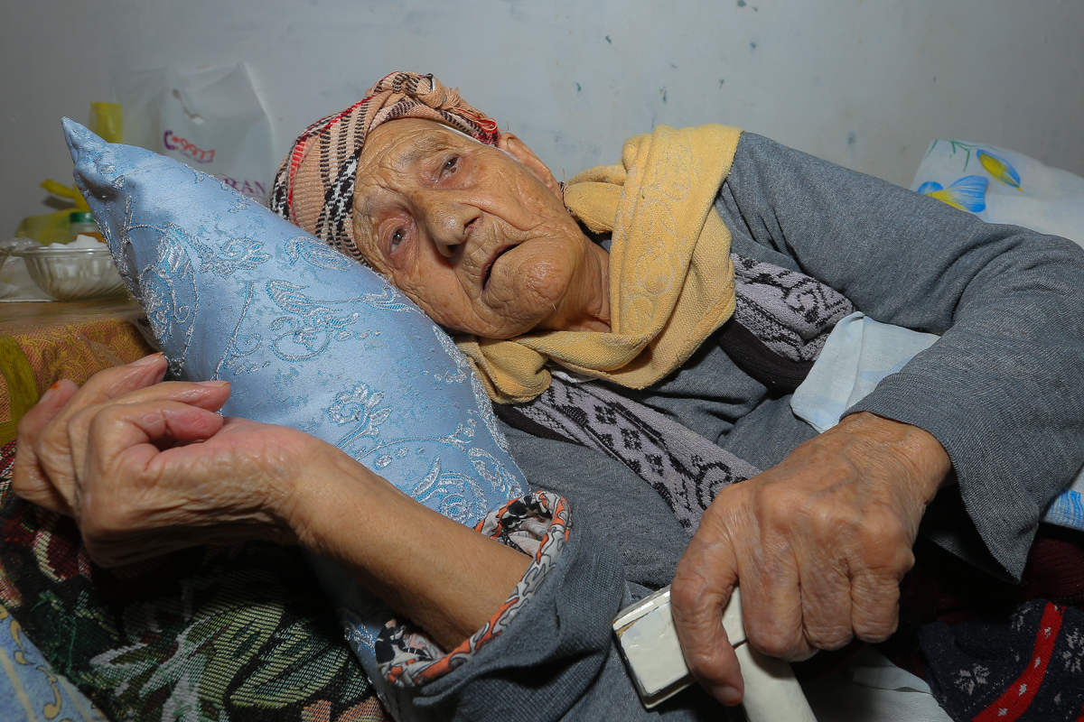 93-летняя Фируза Искандерова и ее 67-летняя дочь в дни карантина остались без помощи