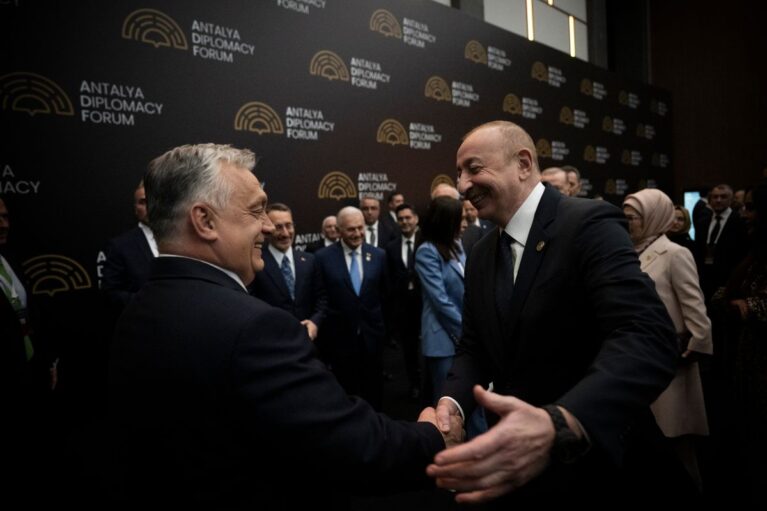 Orban və Əliyev, foto: Prezidentin ofisi