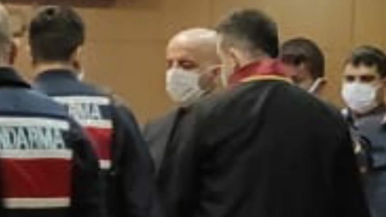 İş asamı Mübariz Mənsimov məhkəmə zalında
