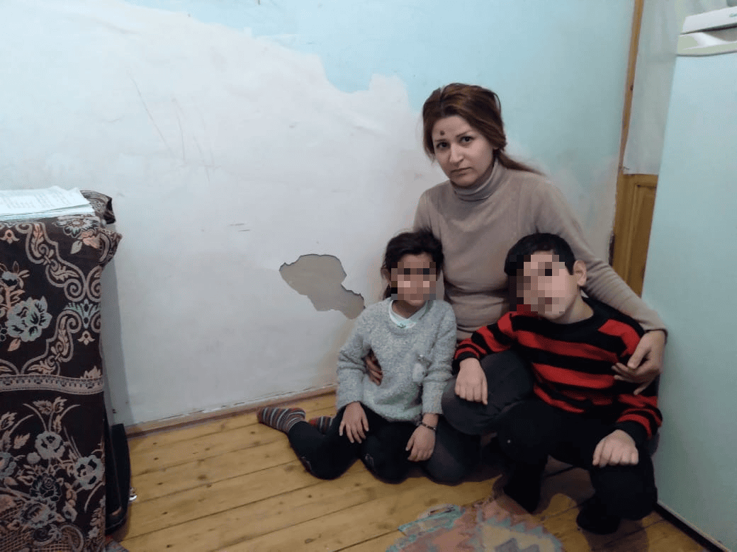 Rəna İsmayılova övladlarıyla