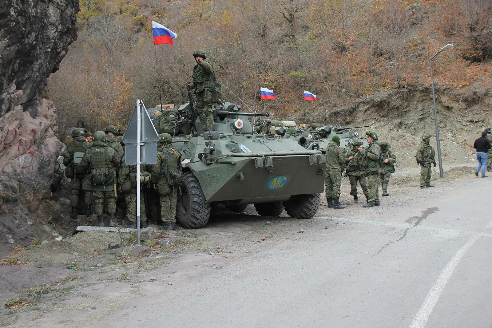 Российские миротворцы обеспечивают безопасность монастыря Дадиванк в Кельбаджарском районе Нагорного Карабаха