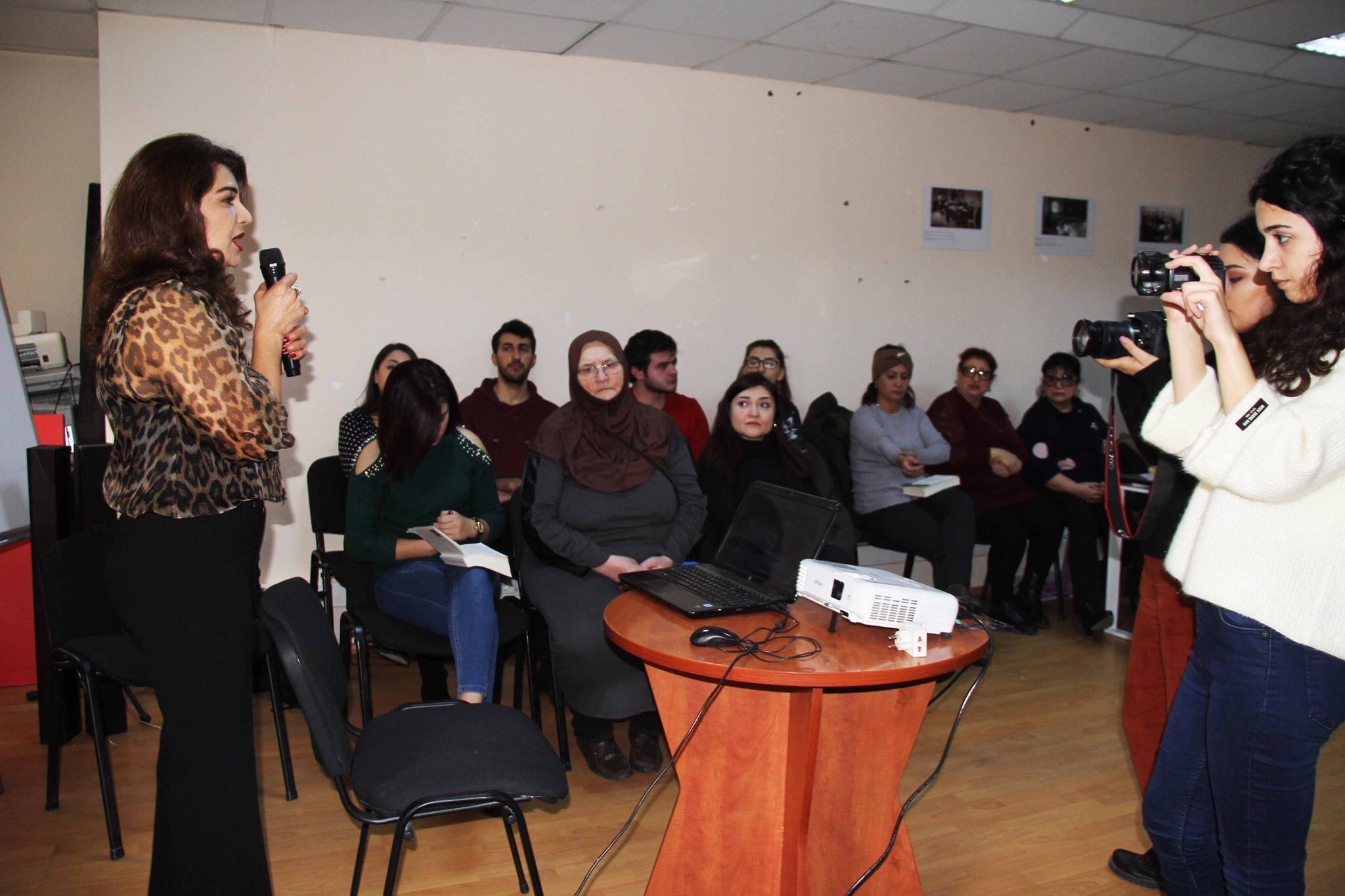 "Qaranlığa şərqi söyləmək" kitabının təqdimatı