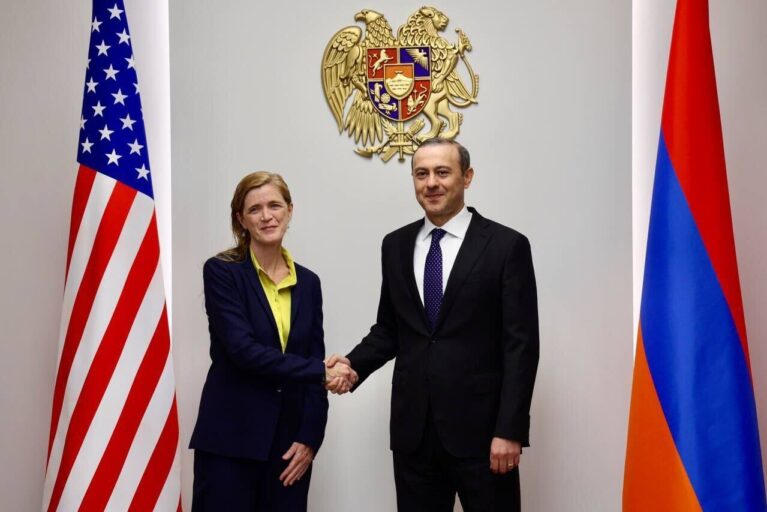 Samanta Pauer və Armen Qriqoryan, foto: USAİD Armenia