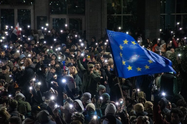 Gürcüstanda etiraz aksiyaları. Foto: Mariam Nikuradze