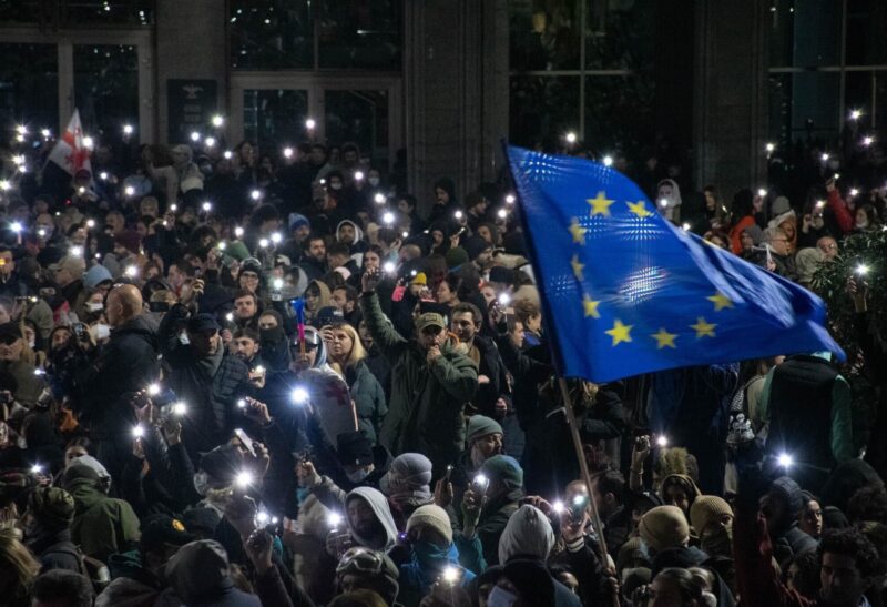 Gürcüstanda etiraz aksiyaları. Foto: Mariam Nikuradze