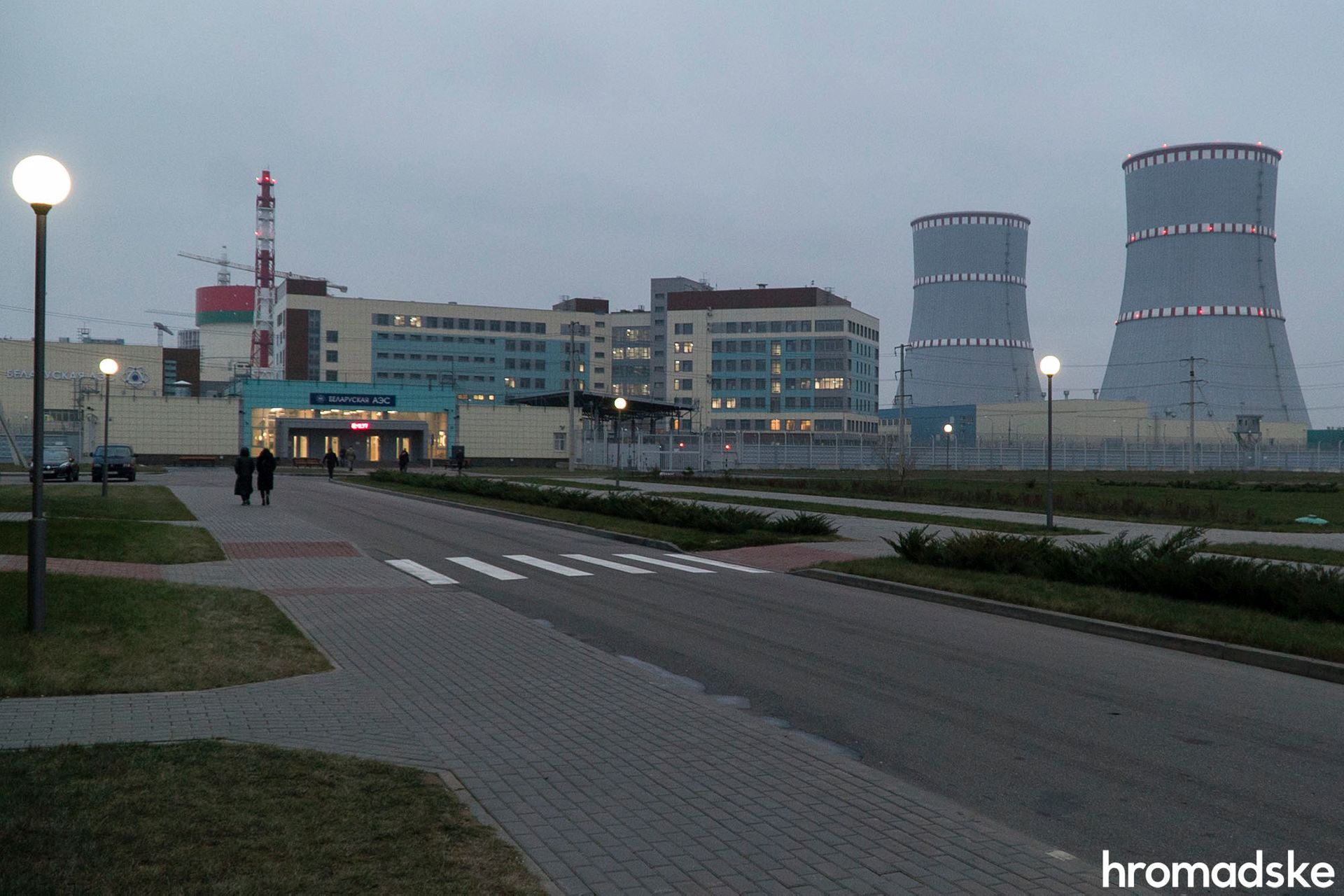 Центральный вход на территорию Белорусской АЭС недалеко от города Островец, Беларусь, 2 декабря 2019 года