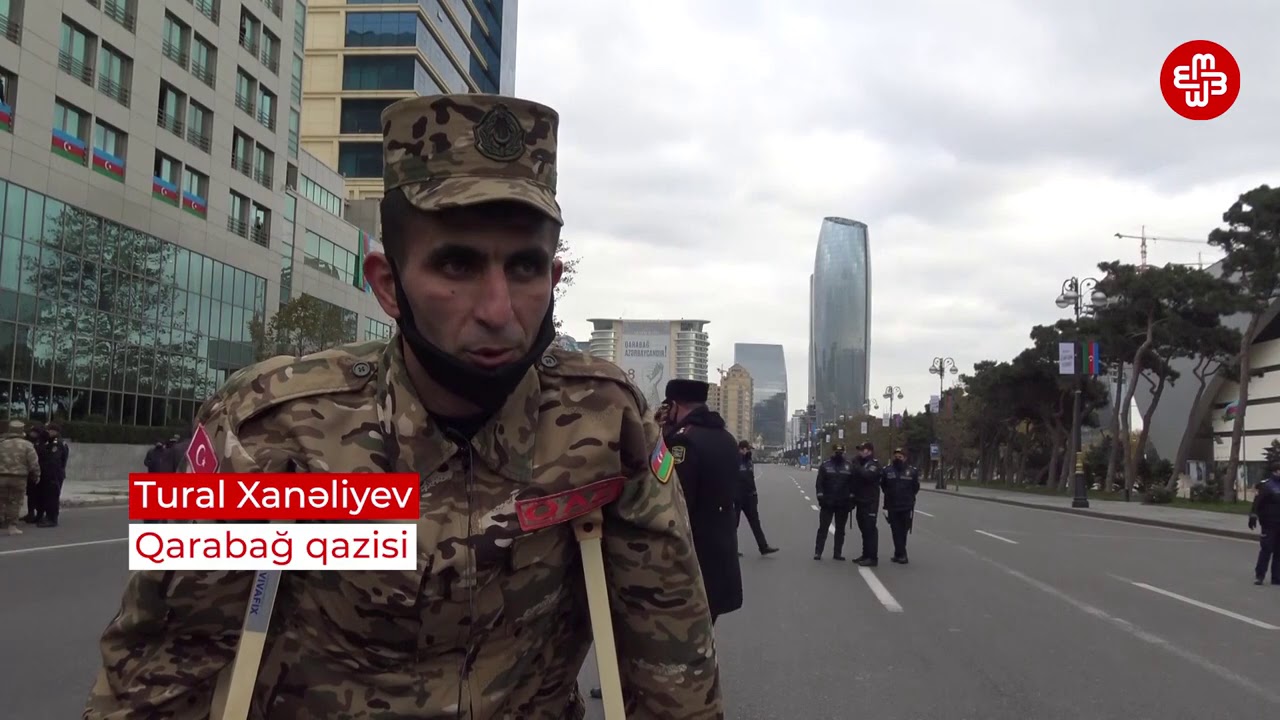 Zəfər paradında Qarabağ qazisi: "Baxıram millətə, qürur hiss edirəm ki..."