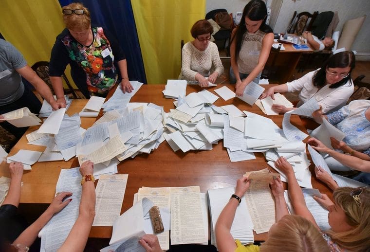 Процесс подсчета голосов на выборах в украинский парламент, Львов, 21 июля 2019 года