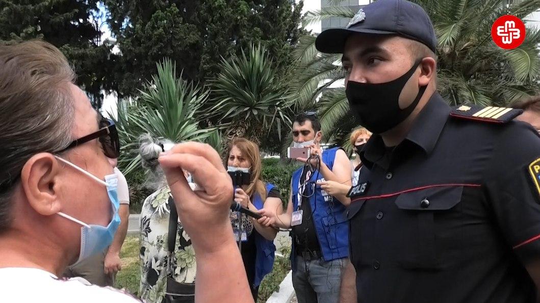 Mərkəzi Bankın qarşısında aksiya- “Elman Rüstəmov pullarımızı versin”