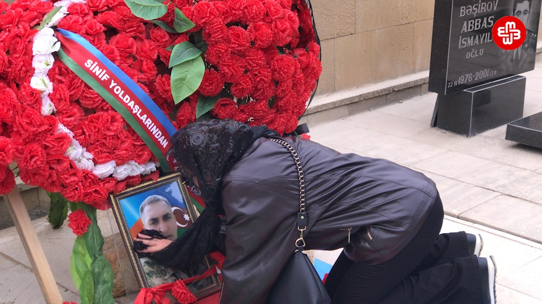 Sumqayıtın Şəhidlər Xiyabanına gətirilən hərbiçilər...