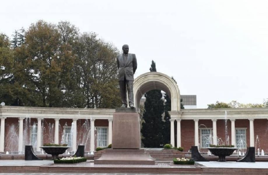 Главная площадь Гянджи