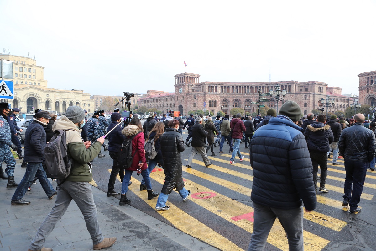 Протестующие на главной площади столицы
